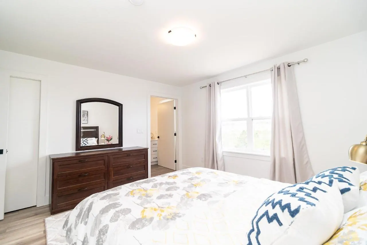 Glamorous New Townhouse - Business And Vacation Travel Χάλιφαξ 0*,